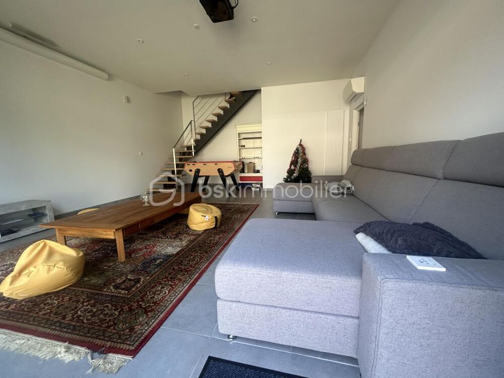 JOLIE MAISON-CENTRE VILLE -5 CHAMBRES - DONT STUDIO - GRANDS GARAGES