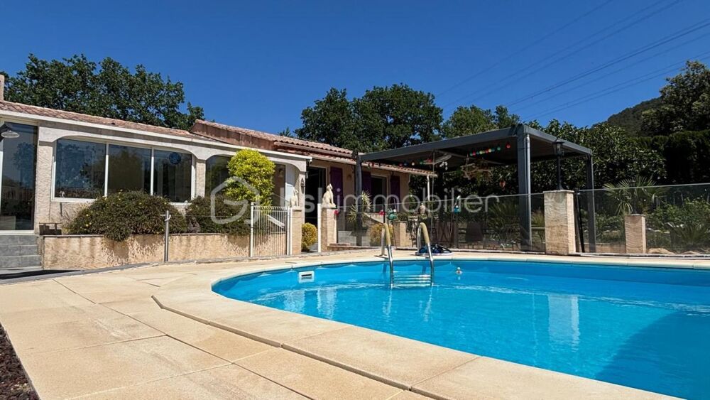 Maison de plain-pied 3 chambres avec piscine, garage et studio indépendant