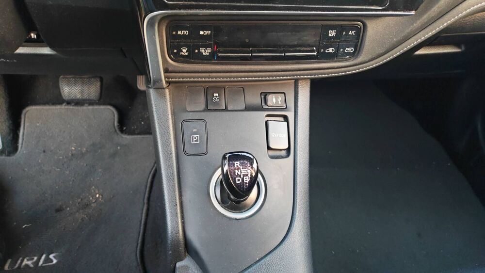 Auris II 1.8 VVT-i 136 Hybride CVT Business Privilege - Entretien 2017 occasion 45210 Ferrieres En Gatinais