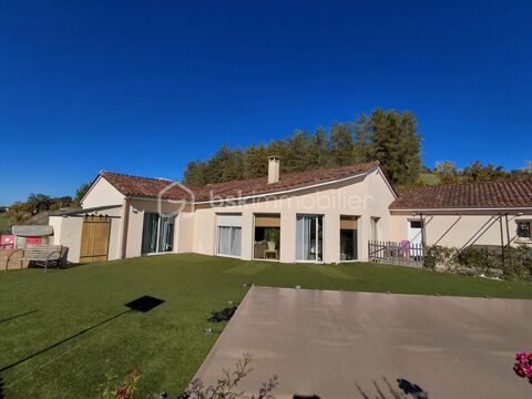   Superbe villa avec vue sur le ch�teau de GRIGNOLS Villa - 7 pi�ce(s) - 210 m�