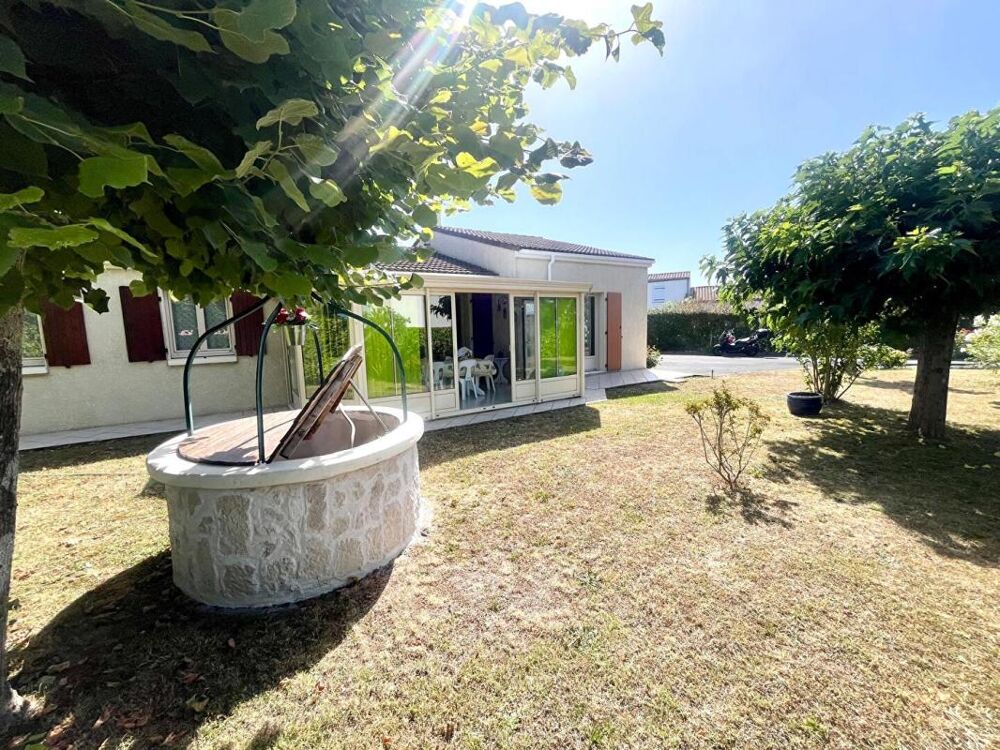 Vente Maison Maison  5 pièce(s) 109 m2 avec garage et dépendances Semussac