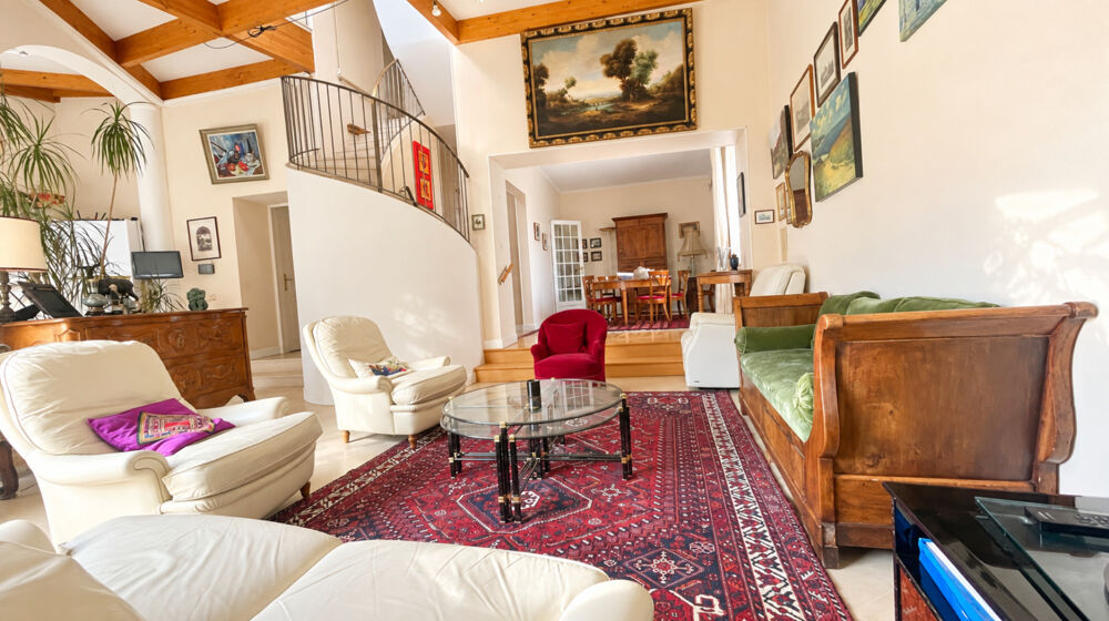 Vente Maison Demeure bourgeoise 200m2 4 chambres et bureau avec ascenseur, jardin et extension architecturale – Centre-ville de Nevers (58) Nevers