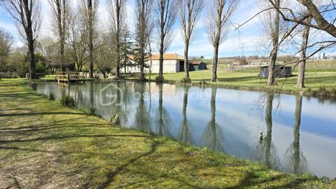   Charentaise de plus de 300m2 avec �tang et gite Maison - 11 pi�ce(s) - 364 m�