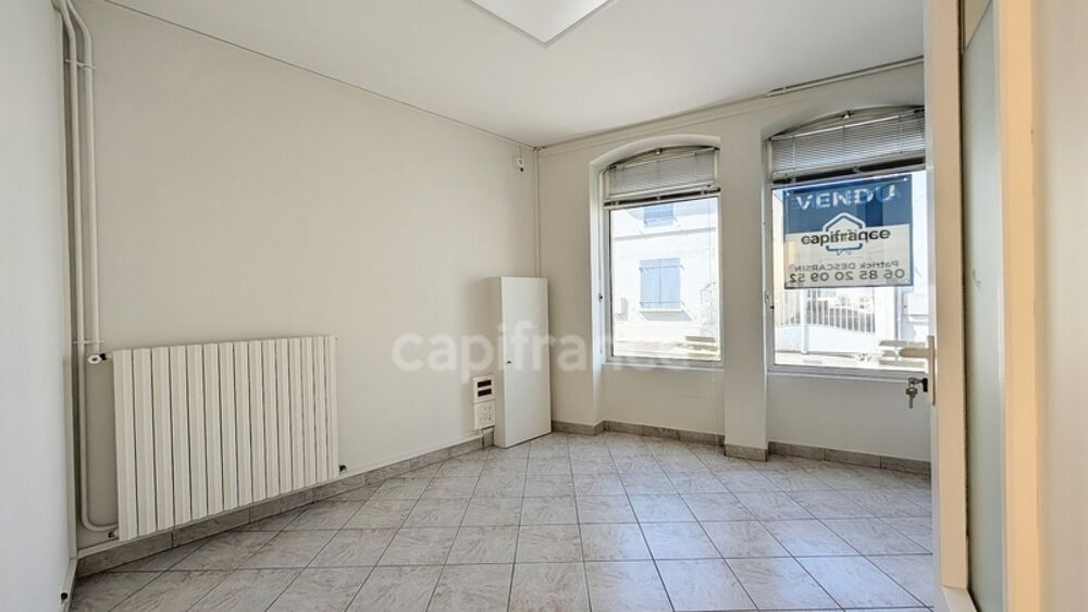 Vente Immeuble Immeuble à vendre SEGONZAC (16) Investisseurs ou Professionnels: une belle opportunité Segonzac
