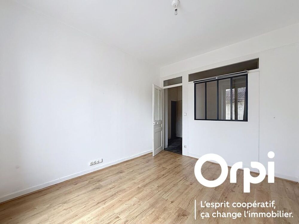 Dans bel ancien T2 de 45m²