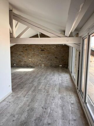  Appartement à louer 4 pièces 82 m²