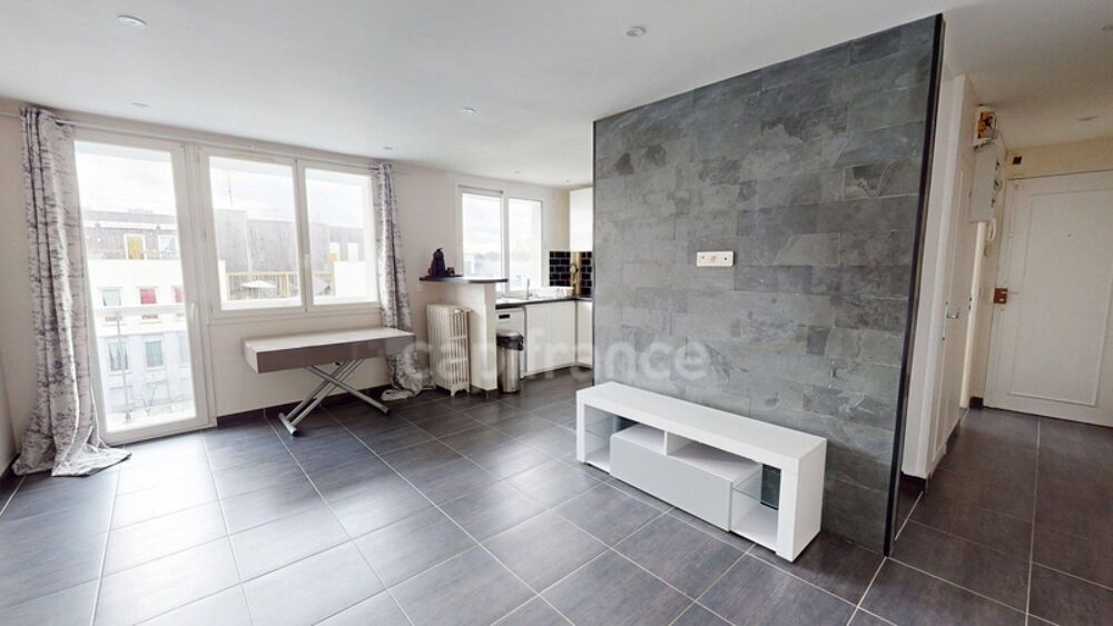 Appartement 4 pièces rénové - 3 chambres - 2 balcons - Gare RER D à pied