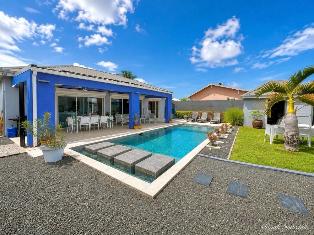 Vente Propriété/Château A VENDRE – SAINT-FRANÇOIS – VILLA AVEC PISCINE, GÎTE INDÉPENDANT ET AUTONOMIE ÉLECTRIQUE Saint francois