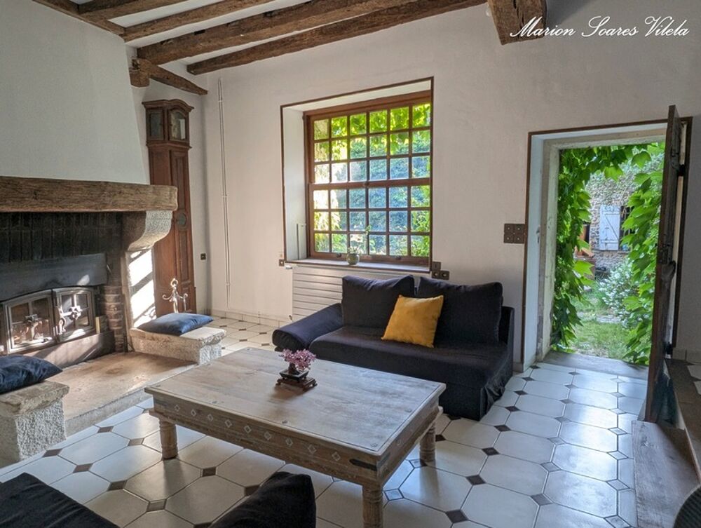 Grande maison de caractère avec jardin intimiste et grange