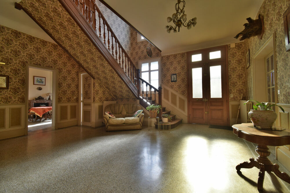 Corps de ferme avec Maison bourgeoise à vendre - Au nord de Soissons (02 Aisne) (14km)  maison de 335 m² -6 chambres - Dépendan