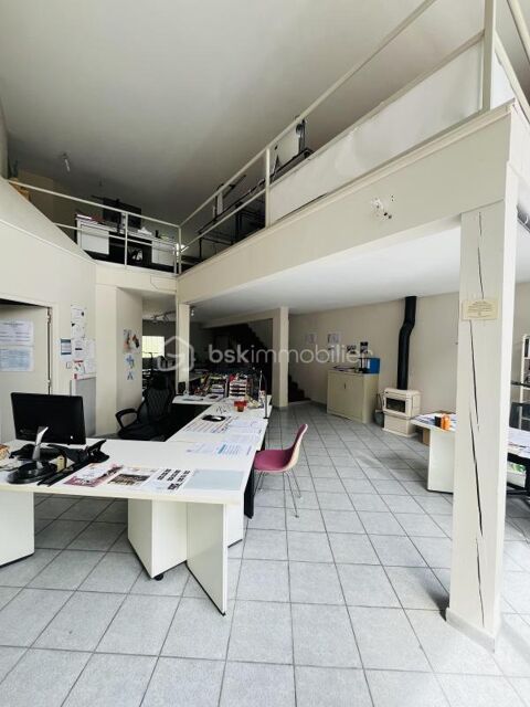   EXCLUSIVITÉ – LOCAL PROFESSIONNEL D'EXCEPTION AU CŒUR DE MORESTEL ! 