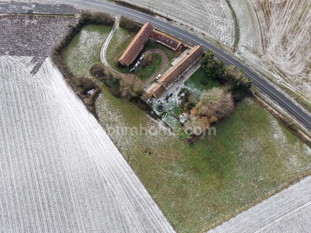 Magnifique Corps de Ferme Rénové à Rety - Deux Habitations, Grange, Dépendances sur Plus de 10 000 m²