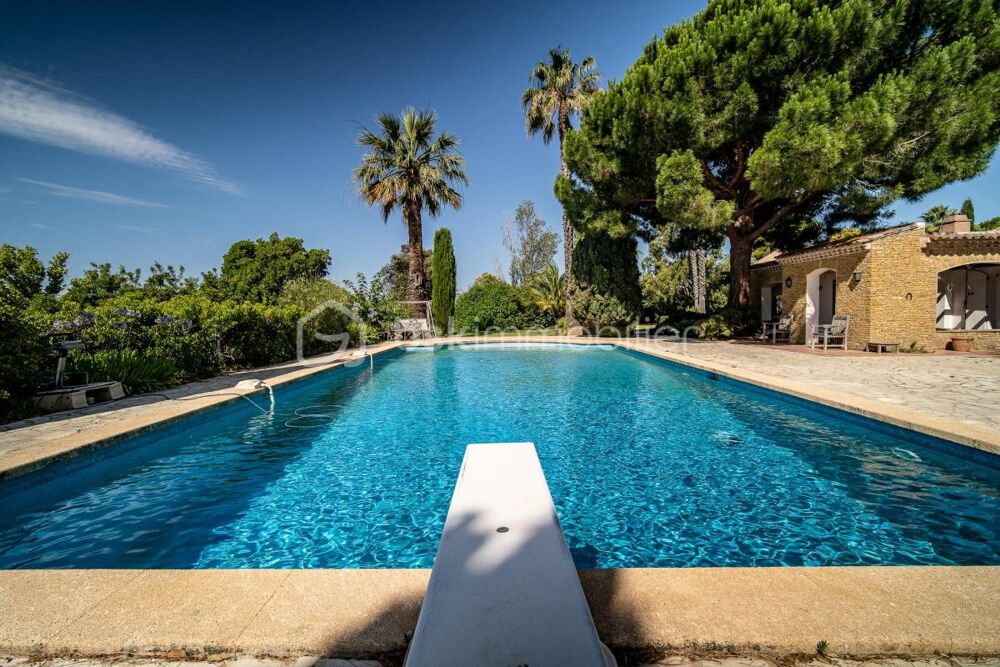 � vendre  Propri�t�/ch�teau La Cadi�re-d'Azur (83740)