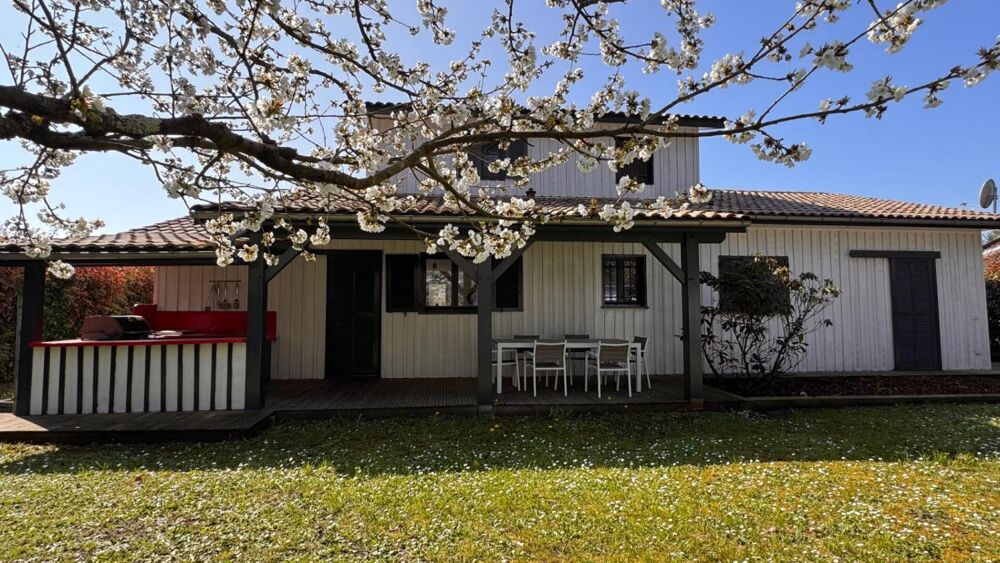 VILLA BOIS EN LISIERE DE FORÊT AVEC PISCINE ET JACUZZI