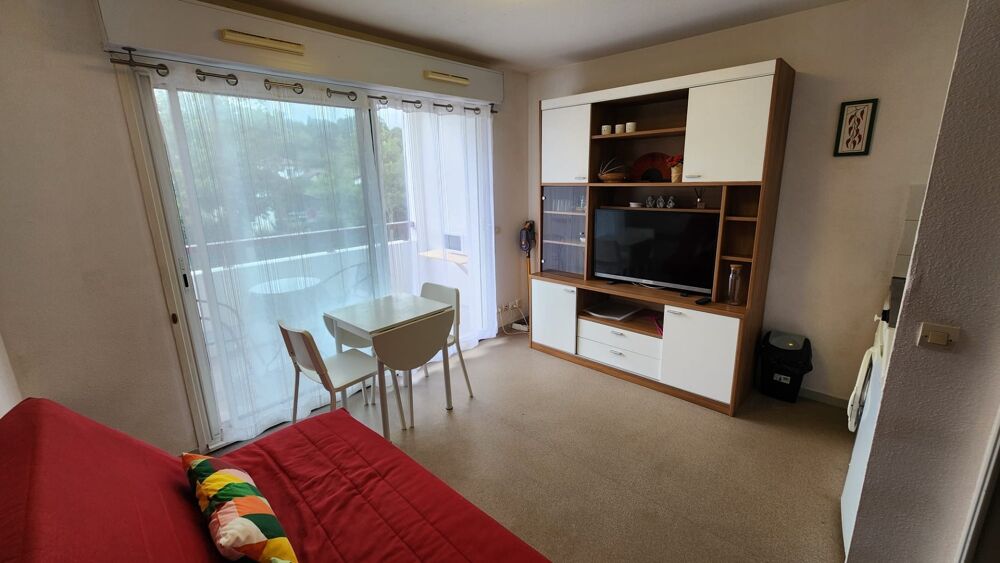 CAMBO-LES-BAINS  STUDIO MEUBLÉ + PARKING (64)