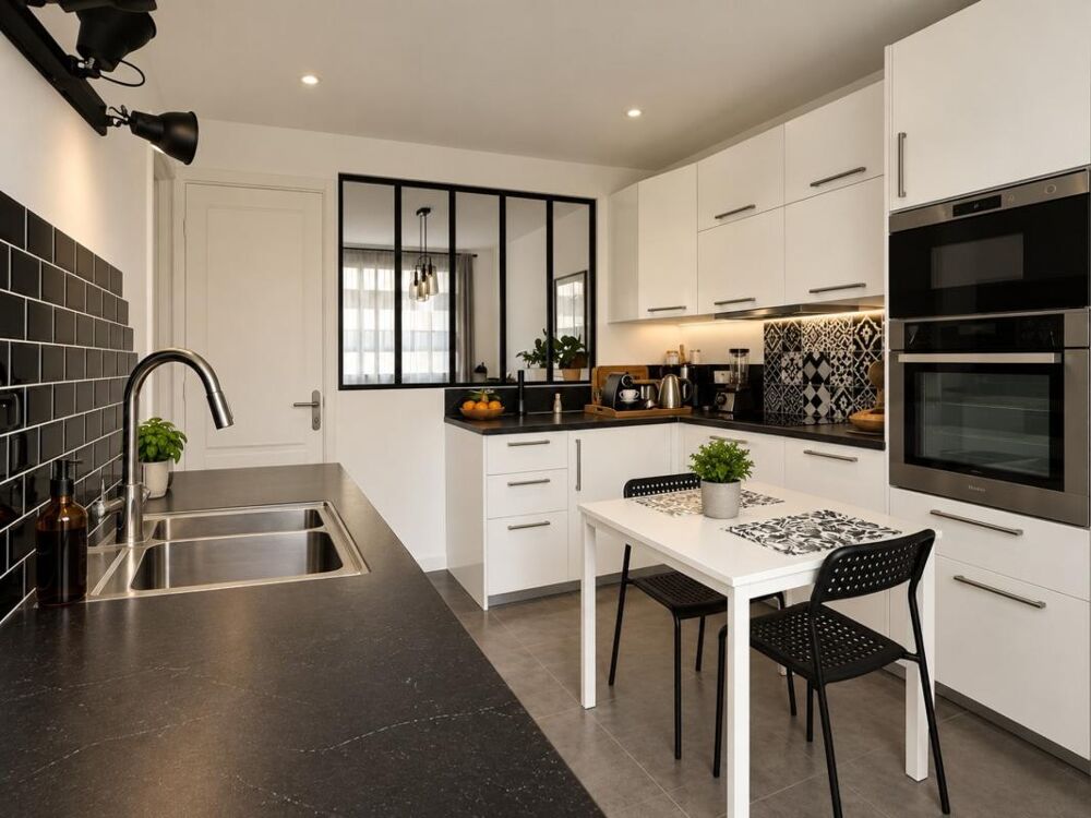 Vente Maison Située à Mériel, cette maison familiale offre une distribution fonctionnelle ainsi qu'un beau potentiel d'évolution Meriel