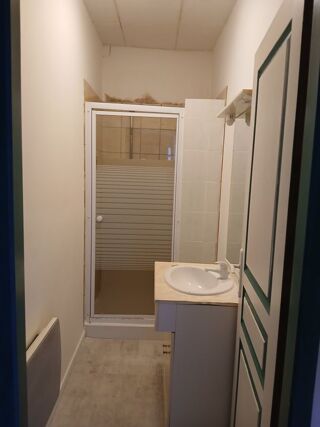 Appartement à louer 3 pièces 65 m²