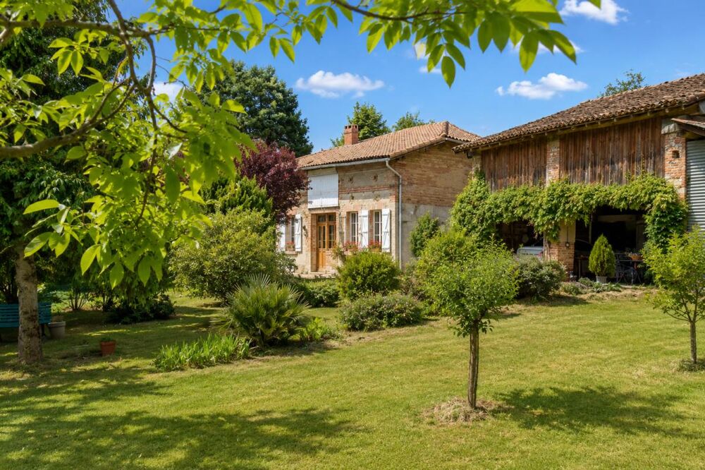 Vente Maison 82130, Montastruc, Nord de Montauban. Maison plain pied, 160 m², 6 pièces, 3/4 chambres sur 1,5 hA de terrains + écuries Montastruc