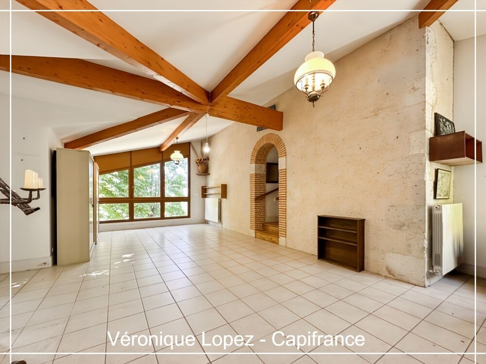 Agen, à seulement 6kms, authentique maison en pierre de 203m² avec grand terrain, garage et cave