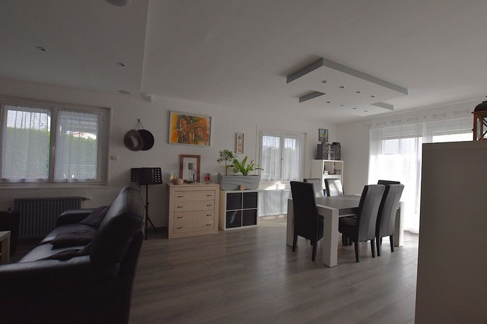 À VENDRE  Maison familiale avec piscine à La Chapelle-d'Aurec  À 5 minutes de Monistrol-sur-Loire