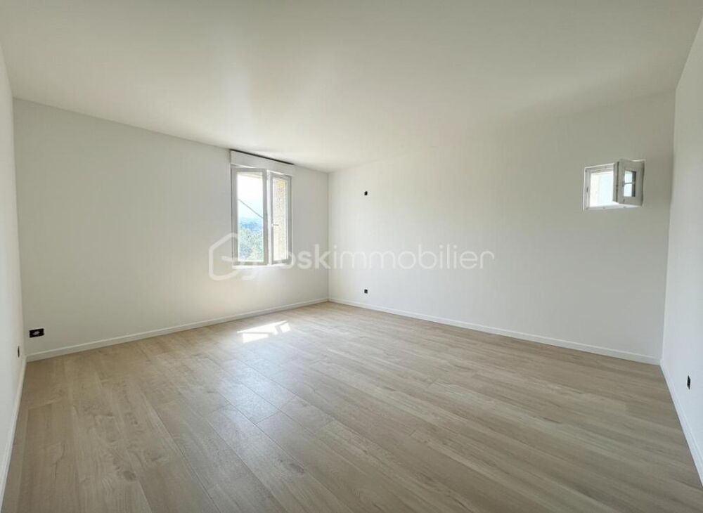 STUDIO ENTIÈREMENT RENOVÉ + PARKING  AIX-LES-BAINS