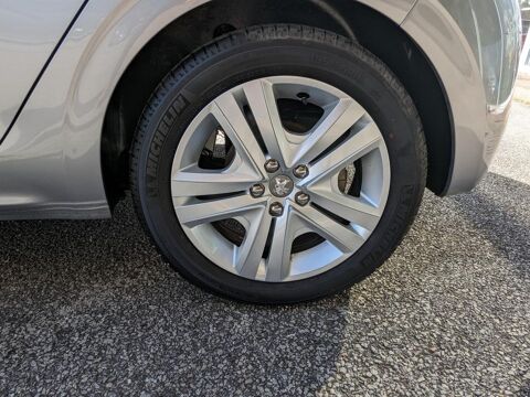 208 (2) 1.2 PURETECH 110 S&S 6CV ALLURE BUSINESS EAT6 5P 2019 occasion 78240 Chambourcy