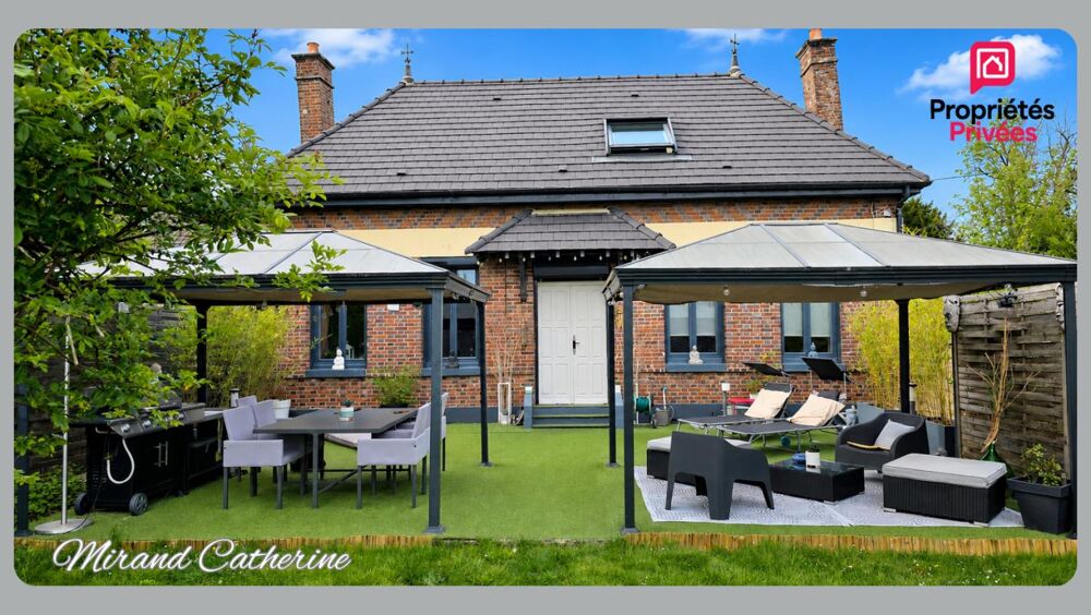 Maison de charme rénovée avec vaste suite parentale et deux garages