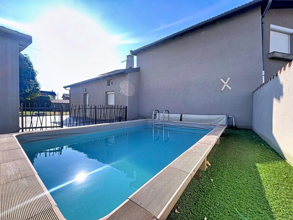 Maison familiale avec jardin et piscine