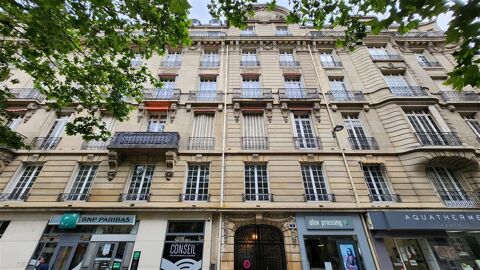 Au 1er étage, plateau de 210 m² 11885 75017 Paris