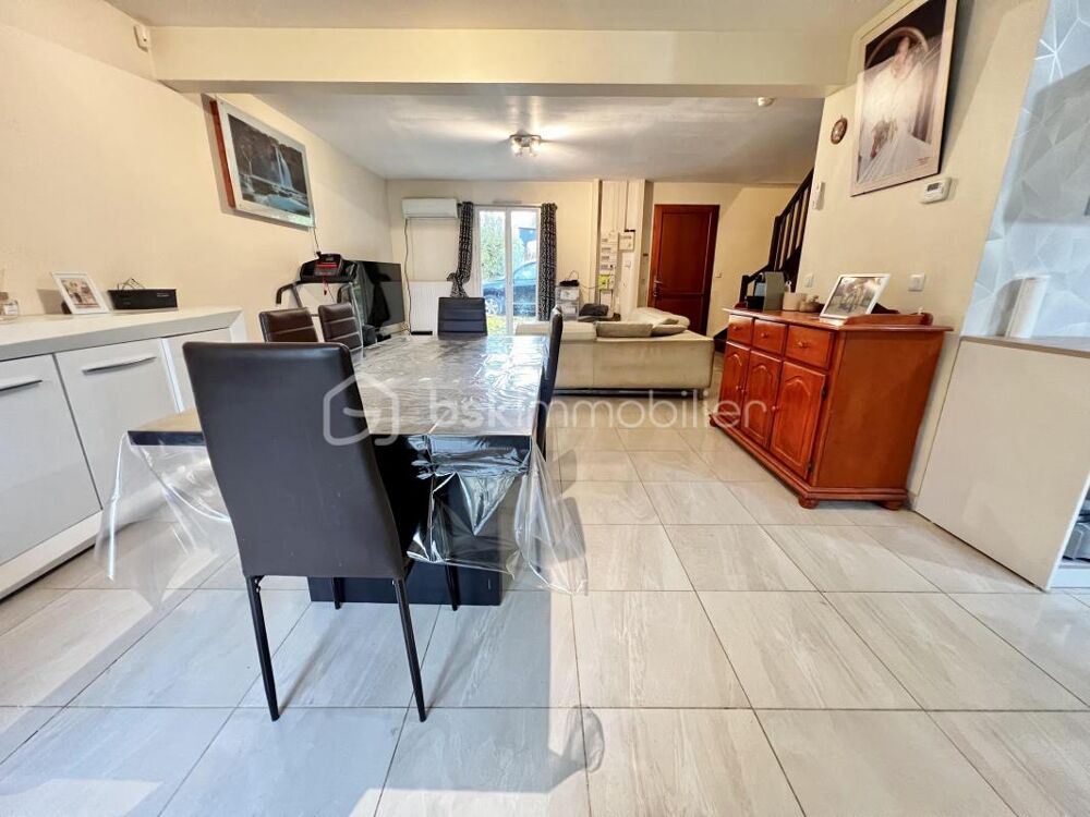 Maison familiale sur Coulommiers même : De très beau volumes Un bien rare sur ce prix là avec Beaucoup de potentiel !!