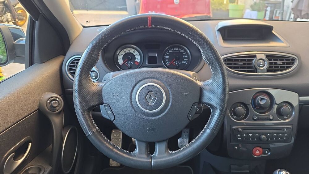 Clio RS 2.0 200 Cup - Entretien constructeur 2012 occasion 95540 Mery Sur Oise