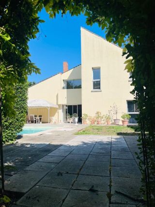Vente Maison Maison d'architecte 11 pièces, 359 m2 sur parc de 7609 m2 Marcilly sur seine