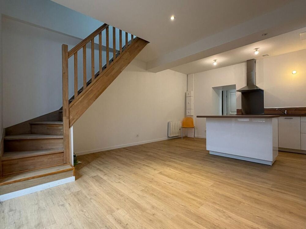 Vente Maison Immeuble avec local commercial et appartement de 3 pièces indépendant Janville en beauce