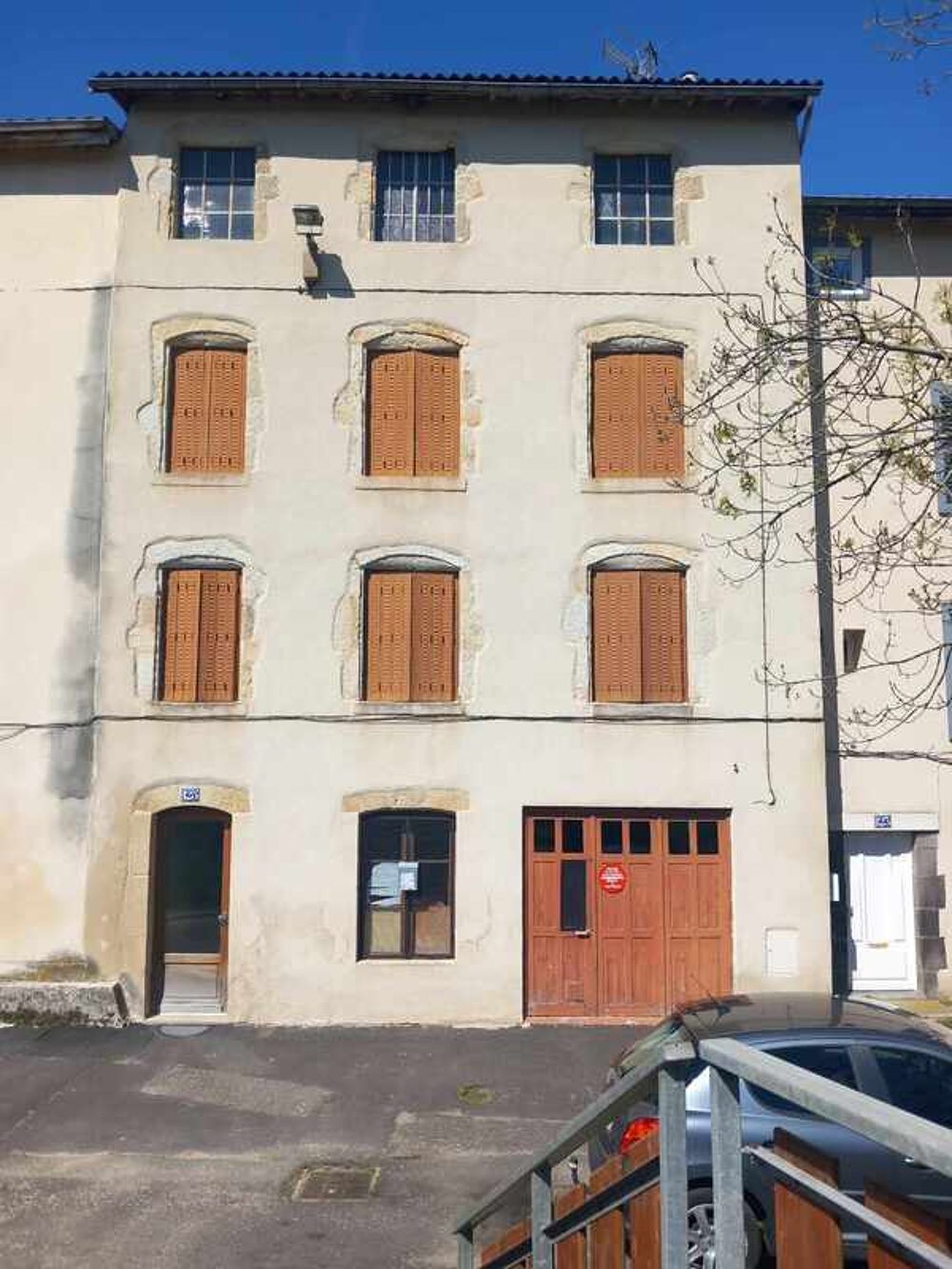 Maison de ville 88 m² avec garage, grenier aménageable et fort potentiel d'investissement  Quartier du Moutier à Thiers