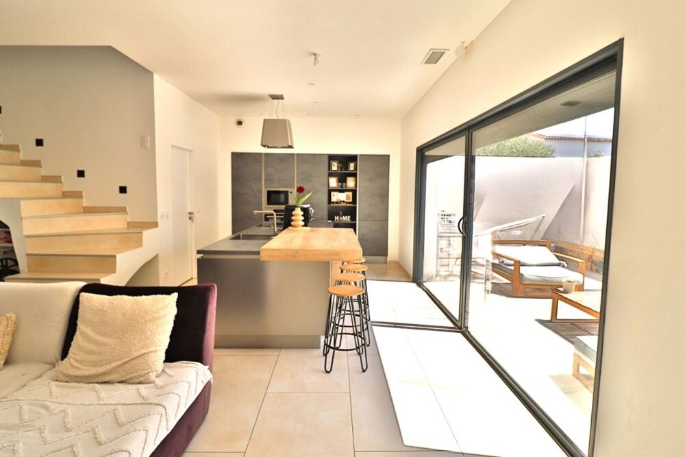 Villa 5 pièce(s) 120 m2 avec grande terrasse de 120m²