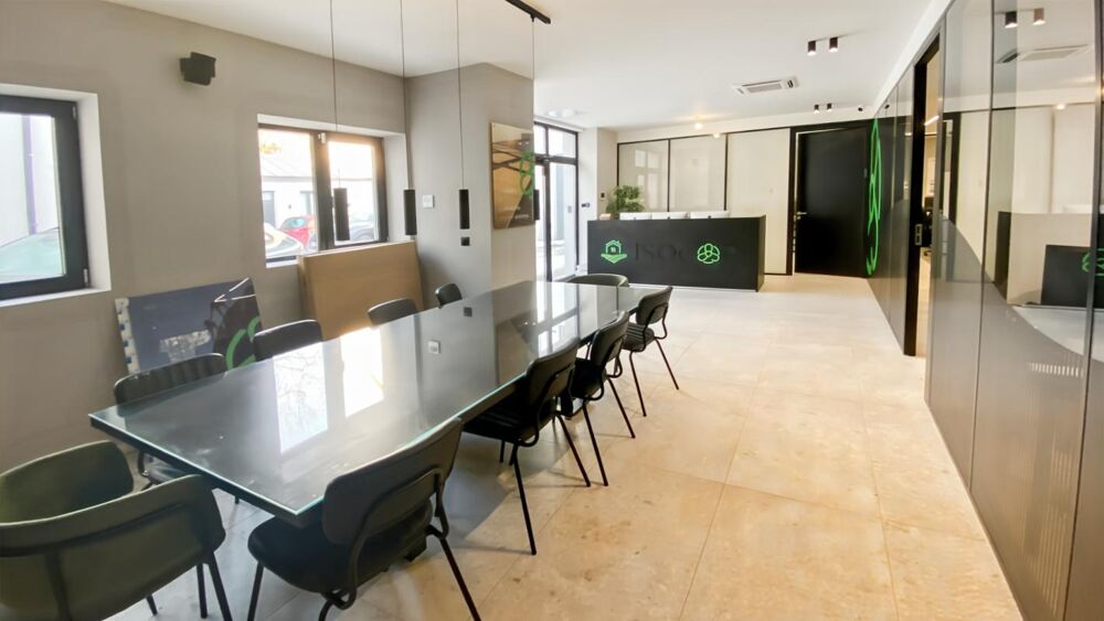   Immeuble indépendant de bureaux à vendre 