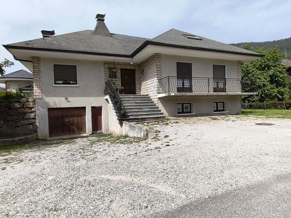 THYEZ Belle opportunité patrimoniale Maison avec 1 154 m² de terrain