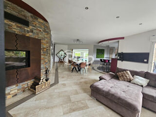  Villa  louer 8 pices 374 m