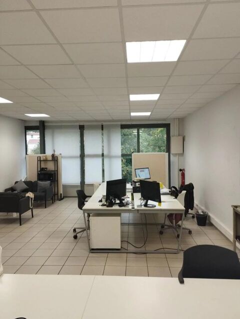 bureau 58 m2 + 2 parkings 610 69530 Brignais
