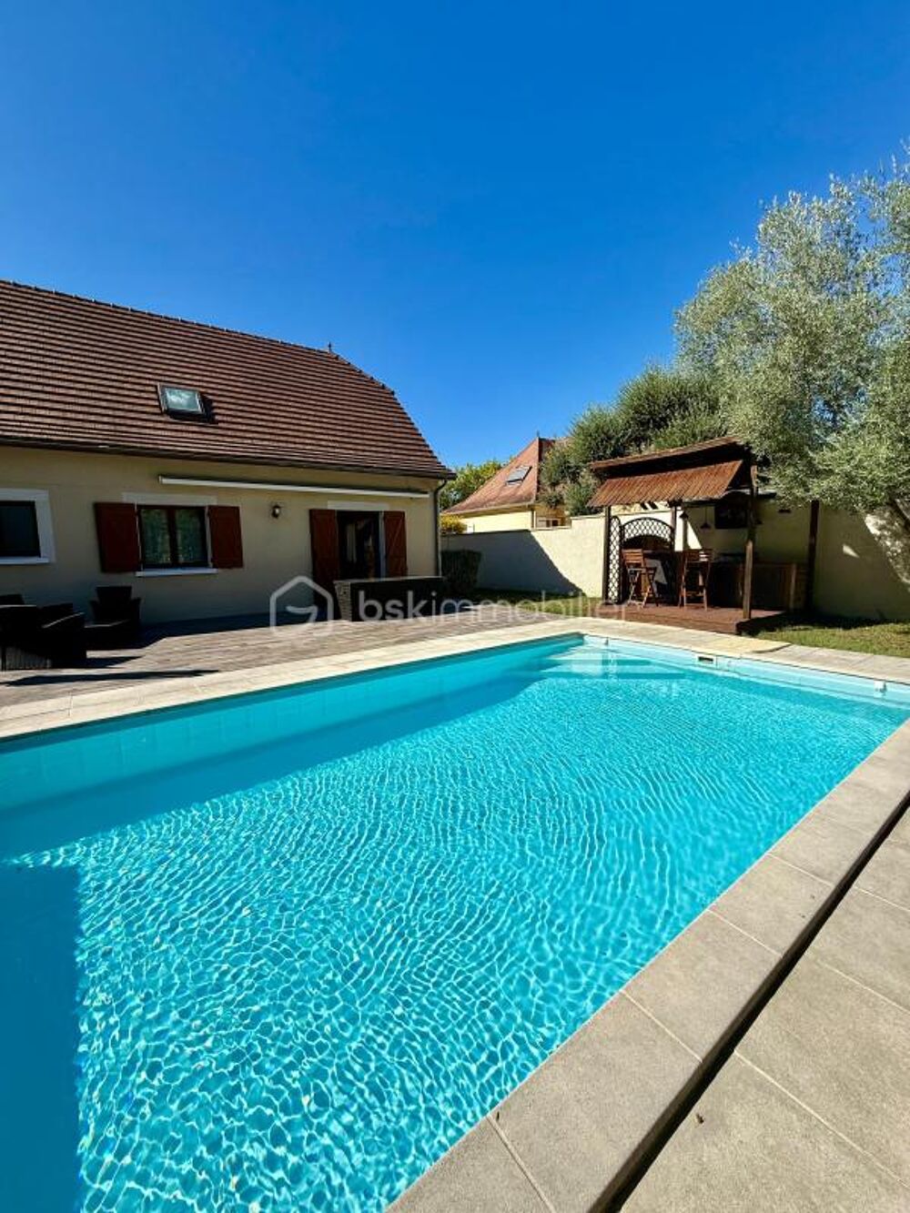 Vente Maison Maison familiale de 140 m² avec 4 chambres, bureau et piscine chauffée Lons