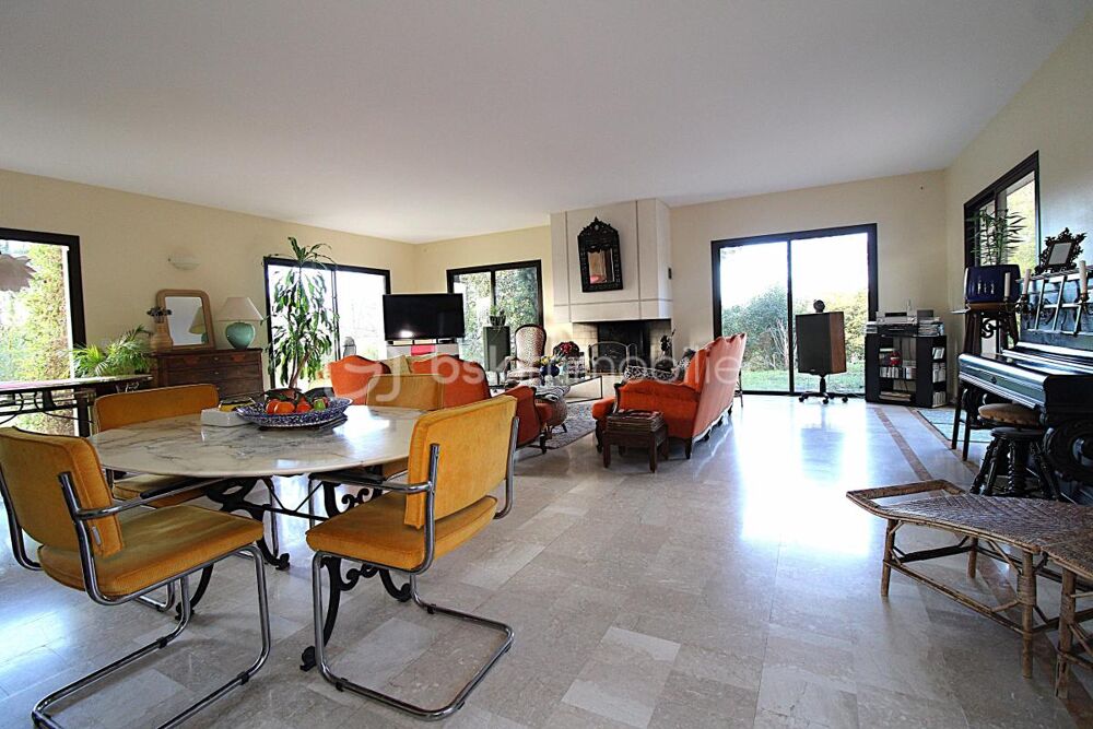 Vente Maison Maison d'architecte d'exception – 204 m² habitables au cœur du village Montrabe