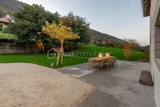  Maison � vendre 8 pi�ces 303 m�