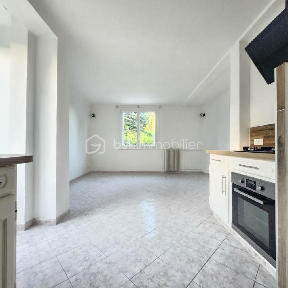 Vente Appartement 2 pièces de 47 m2 avec terrasse exposée Sud-Est, cave et parking collectif Nice