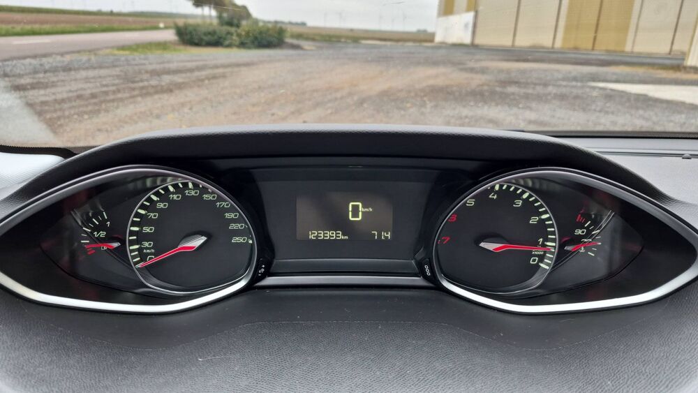 308 II 1.2 PureTech 130 Allure Business 2019 occasion 51240 Mairy Sur Marne