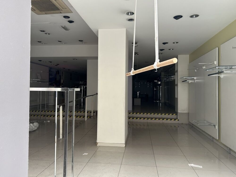   A LOUER - LOCAL COMMERCIAL Oyonnax