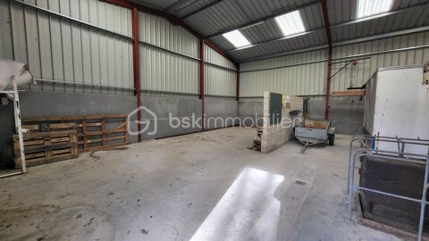   Hangar récent + terrain à bâtir 