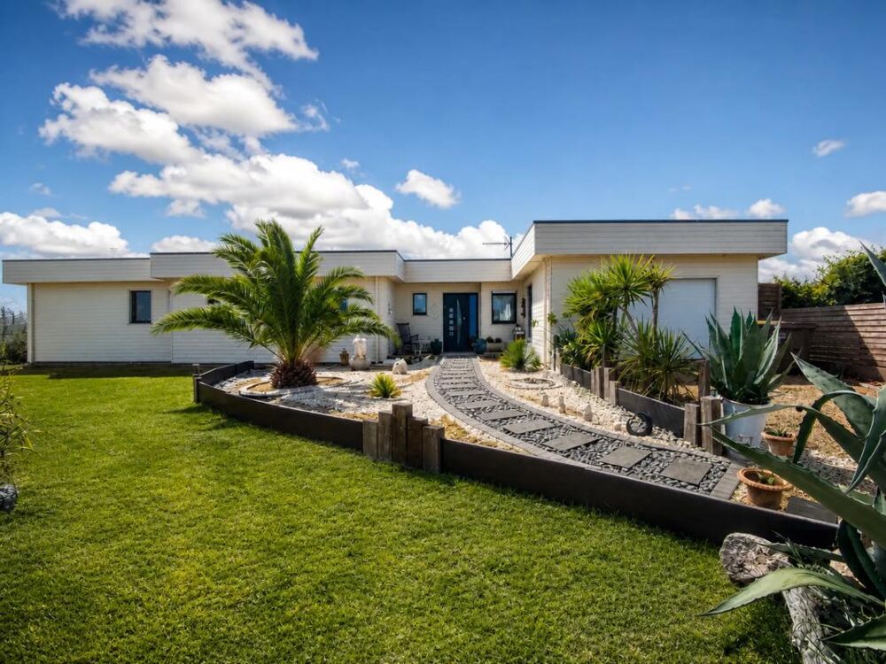 Vente Maison Maison de 7 pièces de 168 m² à Plounévez-Lochrist proche plage Plounevez lochrist
