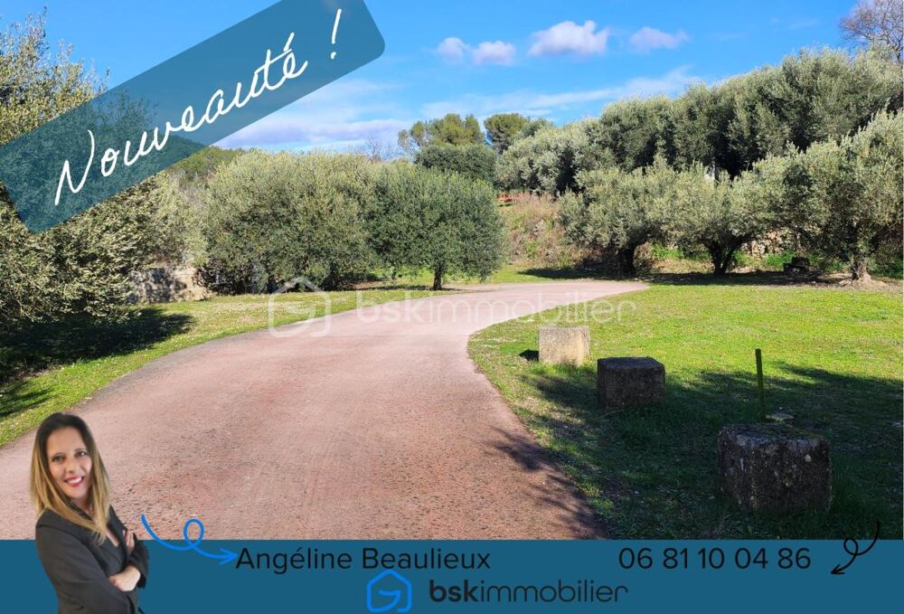 Belle villa de plain-pied avec annexes et piscine