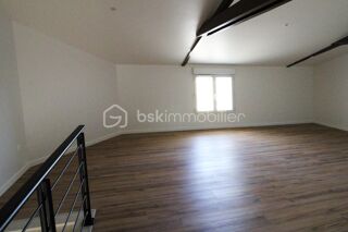  Appartement à louer 4 pièces 90 m²