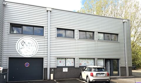 Proche de LILLE (59) - Local d'activit&eacute; de 320 m2 avec 13 places de parking privatives 420000 59000 Lille